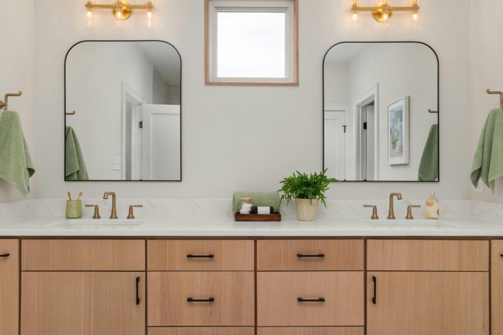 black double mirror bathroom