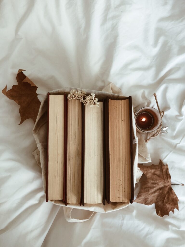 fall bedroom decor for a cozy reading corner